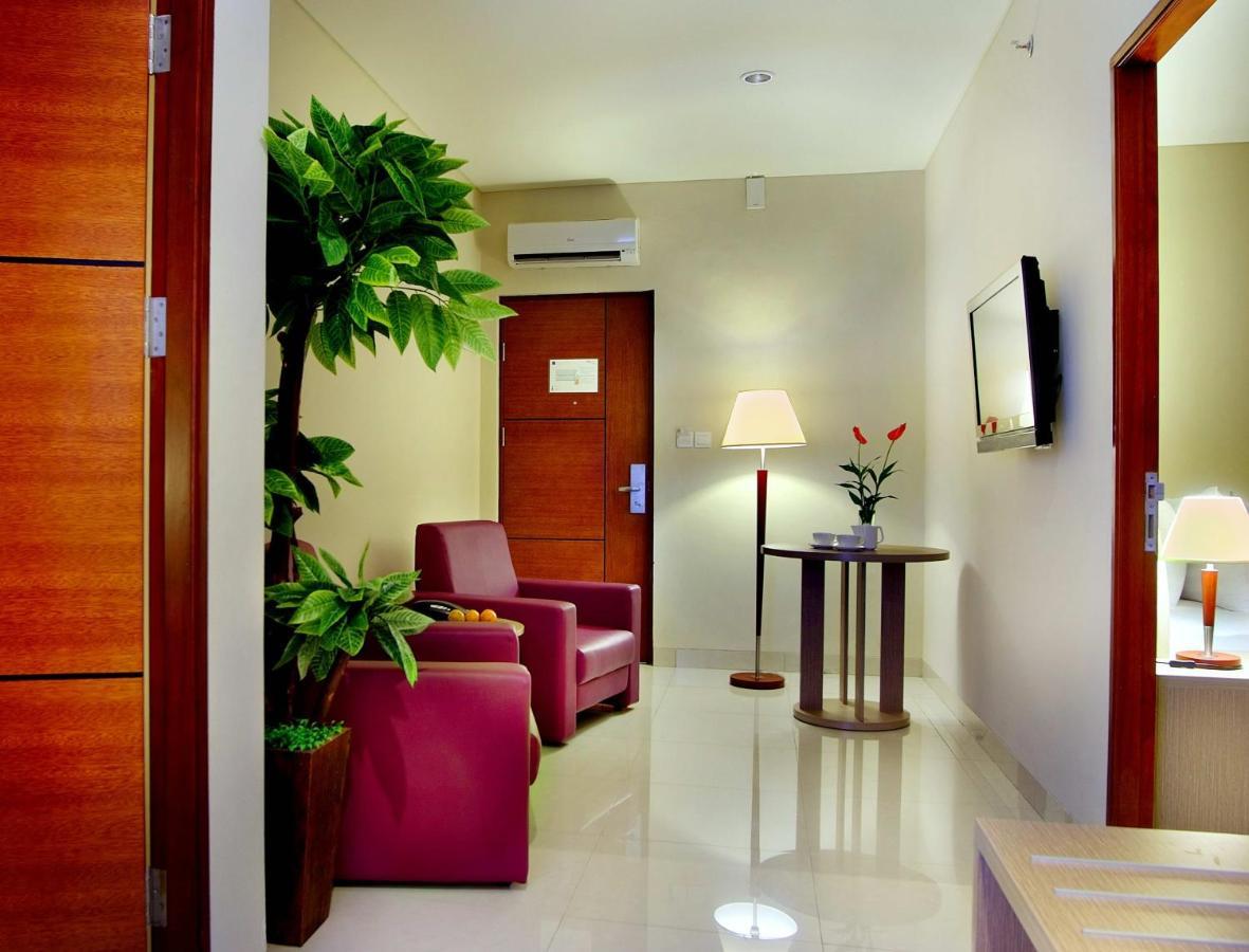 Kuta Central Park Hotel Exterior photo