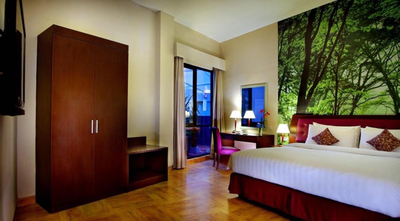 Kuta Central Park Hotel Exterior photo