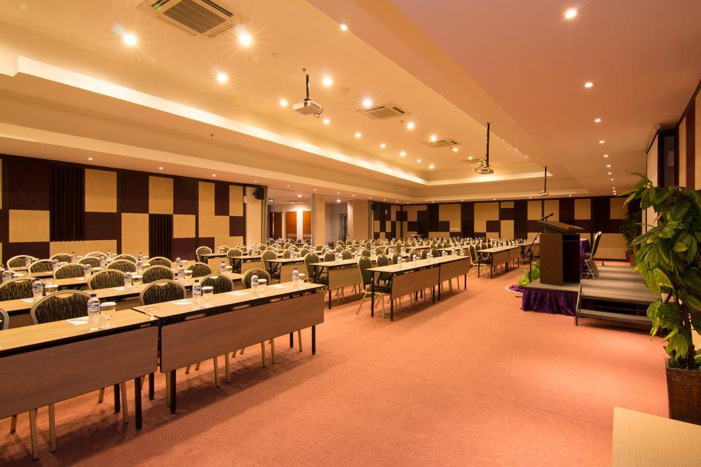 Kuta Central Park Hotel Exterior photo