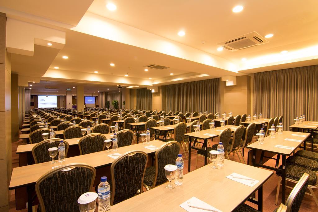 Kuta Central Park Hotel Exterior photo
