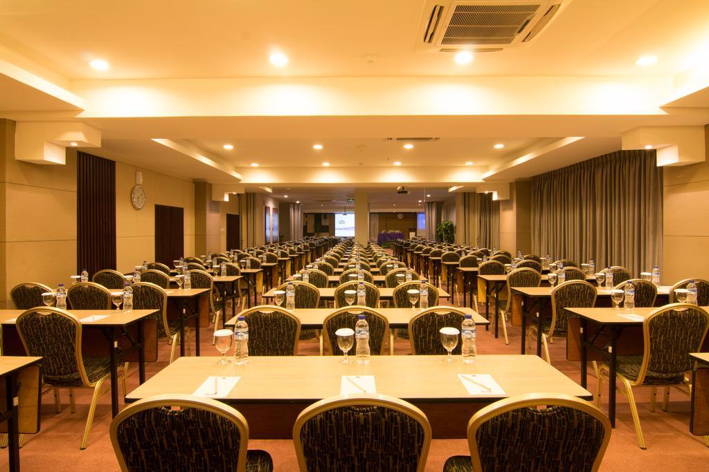Kuta Central Park Hotel Exterior photo
