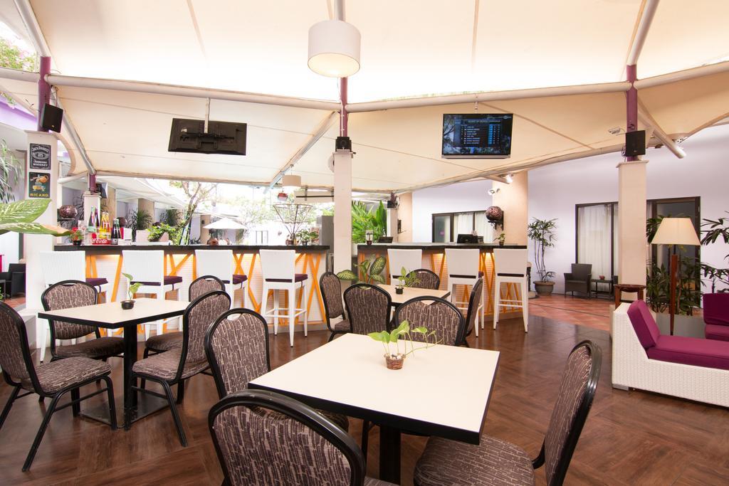 Kuta Central Park Hotel Exterior photo