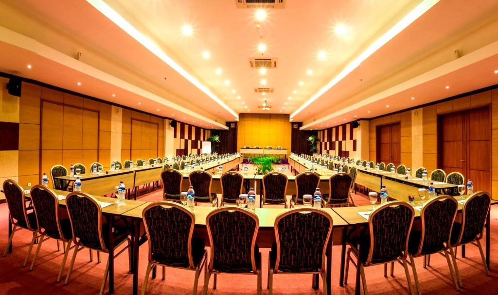 Kuta Central Park Hotel Exterior photo